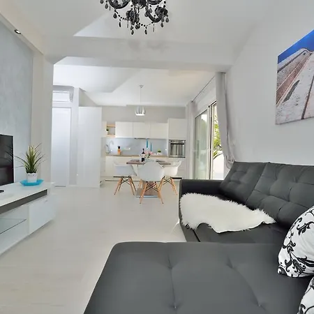 Luxury Marija Apartment Sukošan